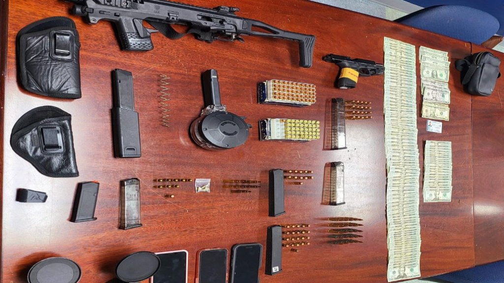  Arrestan a dos hombres y una mujer en medio de allanamiento en Caguas 