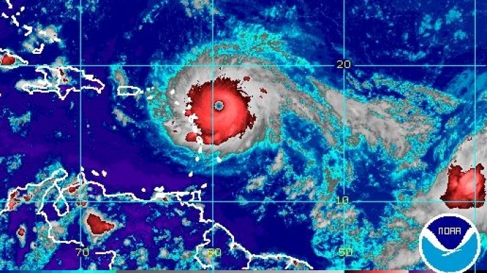 Irma sigue moviÃ©ndose en ruta al Caribe como un poderoso huracÃ¡n categorÃ­a 5.