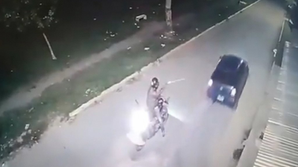  VIDEO: Un sujeto dispara al menos 11 veces a un joven por dar &ldquo;'me gusta&ldquo; a una foto de su novia 