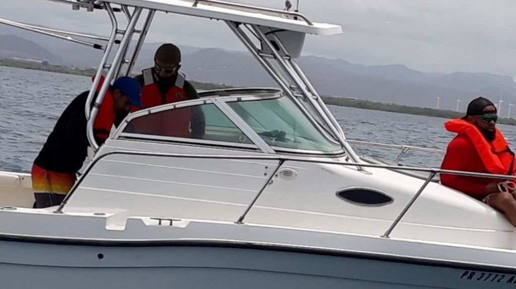  Rescatan a pasajero que present&oacute; s&iacute;ntomas de grave enfermedad en embarcaci&oacute;n averiada cerca de la isla Caja de Muertos 