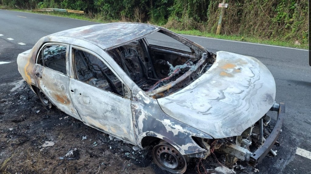 Le prenden fuego a un carro robado en Morovis 