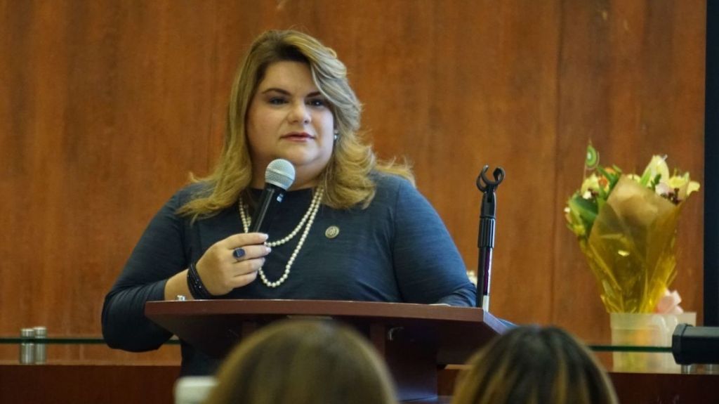  Jenniffer Gonz&aacute;lez anuncia $5 millones en fondos federales para mejoras a carreteras afectadas por sismos 