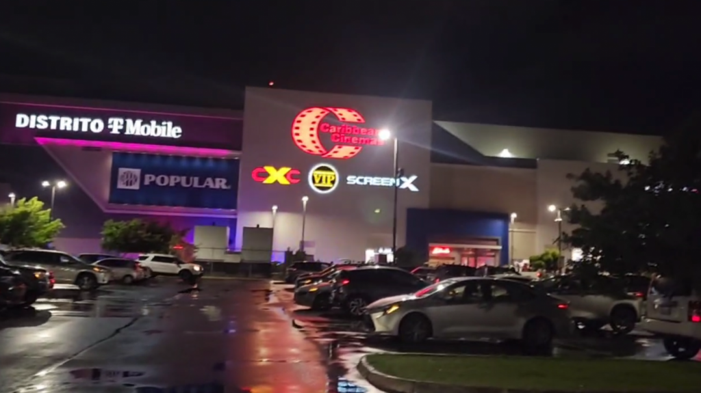  Video: Apu&ntilde;alan guardia de seguridad en el Distrito T-Mobile 