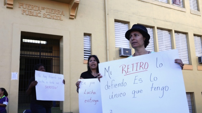 Maestros piden al gobierno la defensa de su sistema de retiro