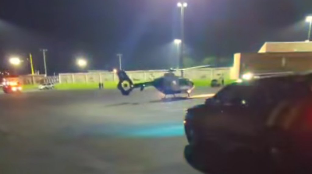  En video momento que llega helicóptero para transportar joven herido en accidente de motora en Barranquitas 