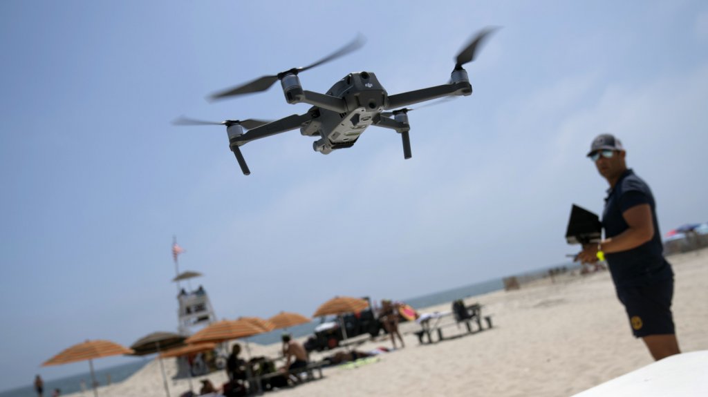  Nueva York se equipa con “Drones“ de vigilancia para combatir los ataques de tiburón en las playas 