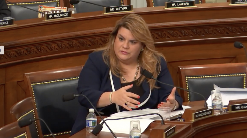  Jenniffer Gonz&aacute;lez anuncia $9.7 millones para Adjuntas, Bayam&oacute;n y Orocovis 