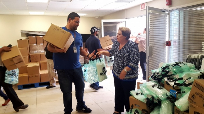 AsociaciÃ³n de Maestros entrega sÃ¡banas y toallas, mientras recibe mÃ¡s donaciones de la alcaldesa de San Juan