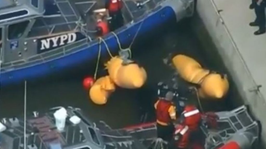  Video: Helic&oacute;ptero se estrella en el r&iacute;o Hudson en Nueva York 