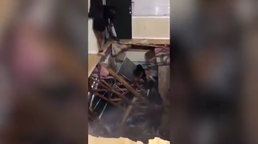 Video: Piso de apartamento colapsa por fiesta masiva
