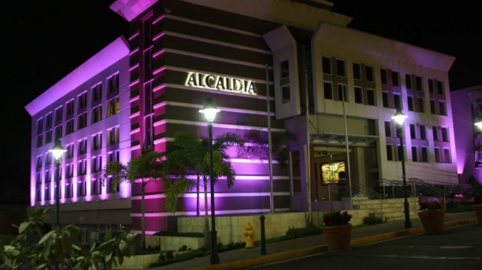 Municipio de Aibonito entrega bono del "enfermito" a sus empleados