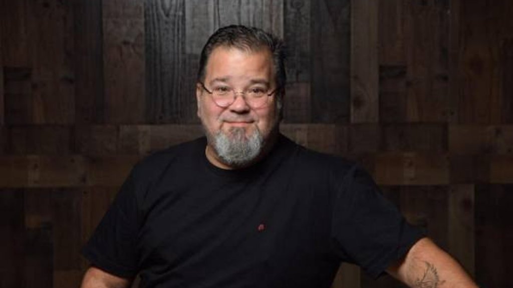  Al quir&oacute;fano Manolo Mongil por sus cuerdas vocales 