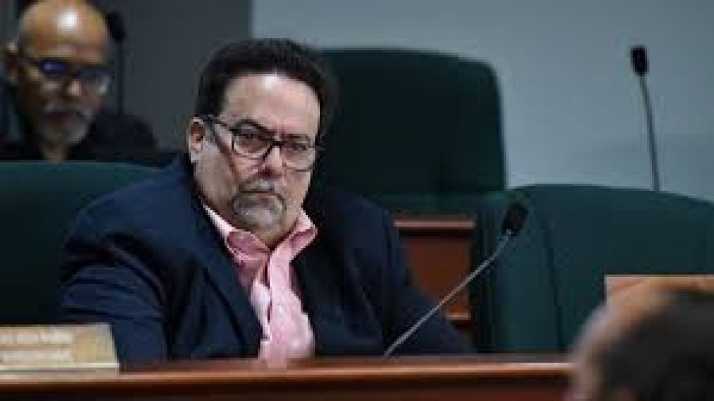  El PIP presenta una resoluci&oacute;n para iniciar el proceso de salida de Rossell&oacute; 