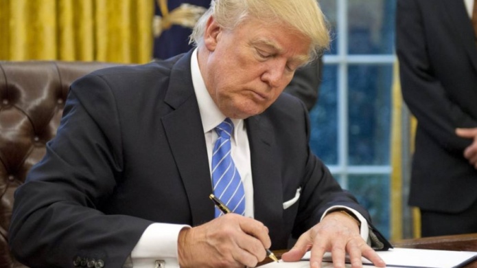 Presidente Trump firma ley que darÃ¡ sobre 6 mil millones a la Isla para atender la emergencia y el estatus de los servicios