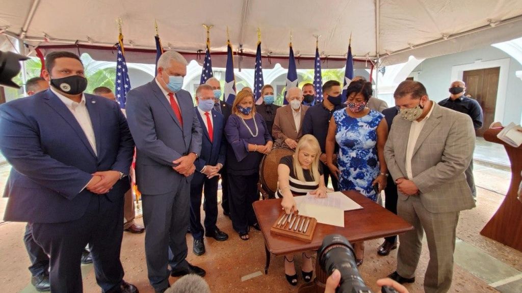  Gobernadora convierte en ley plebiscito de estadidad s&iacute; o no junto a las elecciones generales 