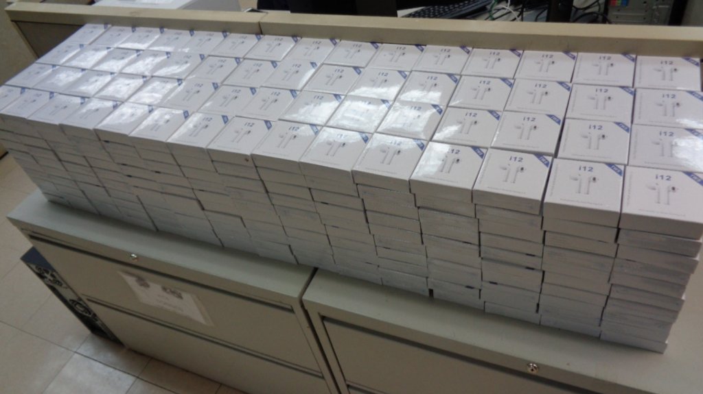  Federales confiscan 600 Apple AirPods pirateados 