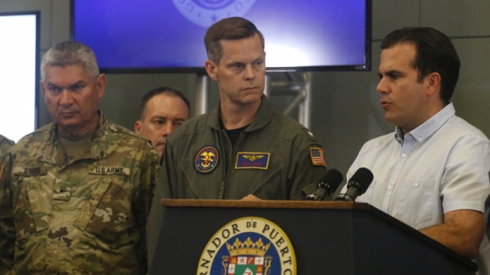 Gobernador visita centro emergencia "Stop & Go" en San Juan