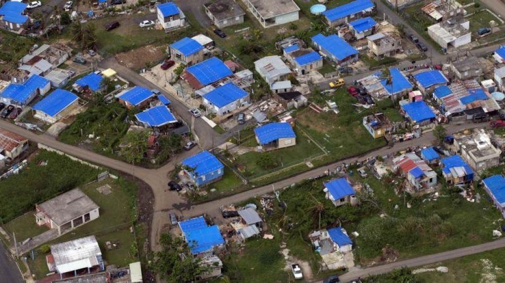  30 mil hogares con toldos azules, a casi dos a&ntilde;os del paso del hurac&aacute;n Mar&iacute;a 