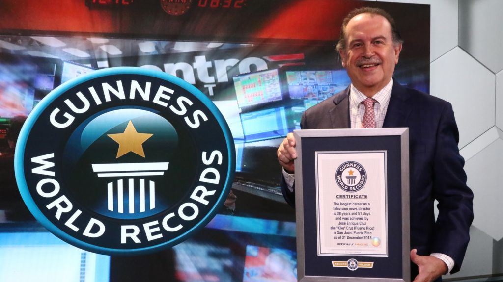  Jos&eacute; Enrique &uml;Kike&uml; Cruz recibe su r&eacute;cord mundial Guinness 