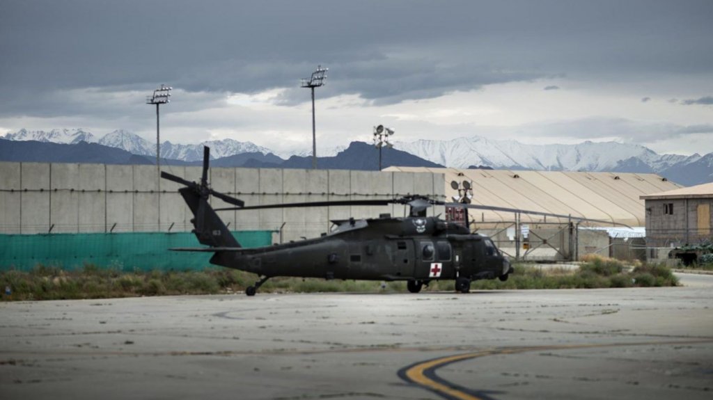  Atacan con cohetes la base m&aacute;s grande de EE.UU. en Afganist&aacute;n 