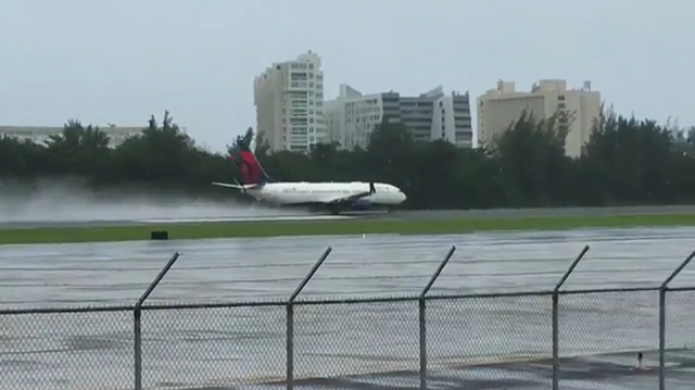 Video: Un vuelo de Delta despega desde Puerto Rico durante el huracÃ¡n Irma