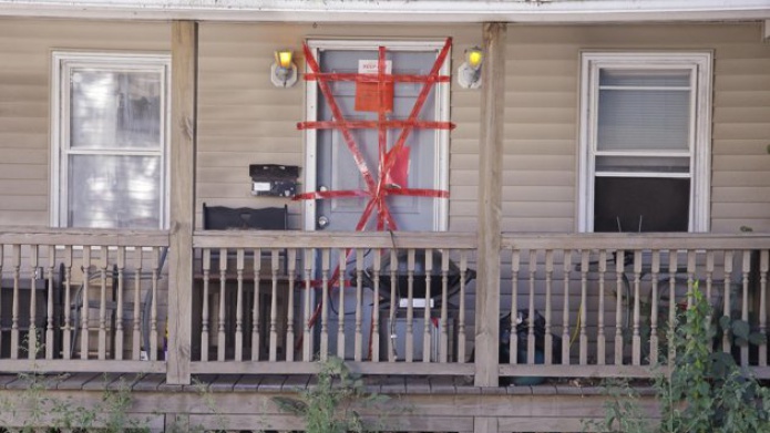 Descubren 3 bebÃ©s muertos en una casa de Massachusetts donde vivÃ­an 4 niÃ±os mÃ¡s