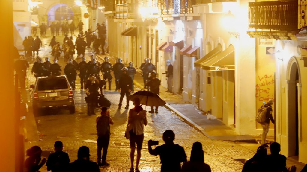  Un detenido y dos heridos tras incidentes en el Viejo San Juan 