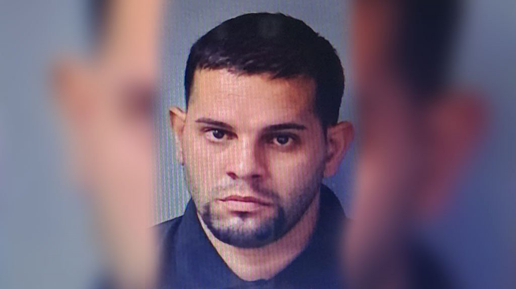  Radican cargos a sujeto que agarro por el cuello y con una navaja amenazo de muerte a su pareja en Barranquitas 