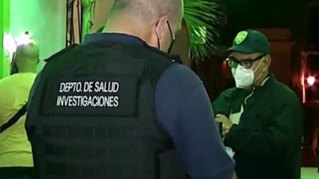  DS multa y cierra negocios en Viejo San Juan y Las Piedras 