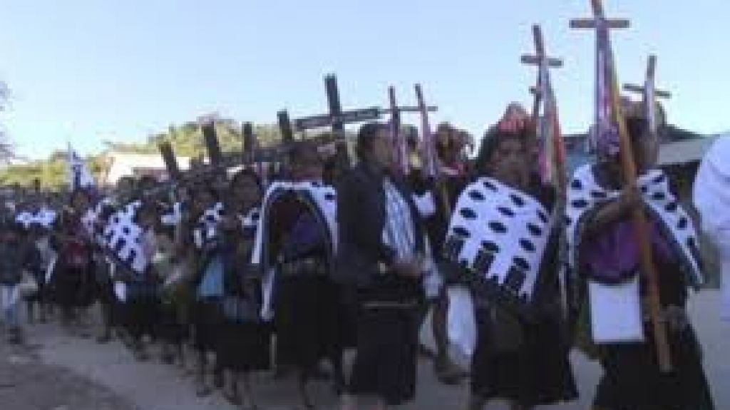  Vea video: Ind&iacute;genas mexicanos exigen justicia en aniversario de matanza de Acteal 