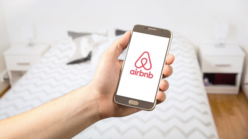  Senador propone regular los arrendamientos a corto plazo con Airbnb 
