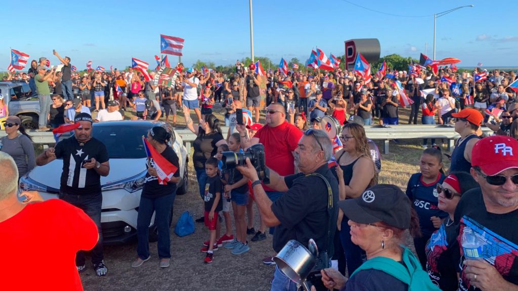  Manifestantes abarrotan las letras de Ponce 