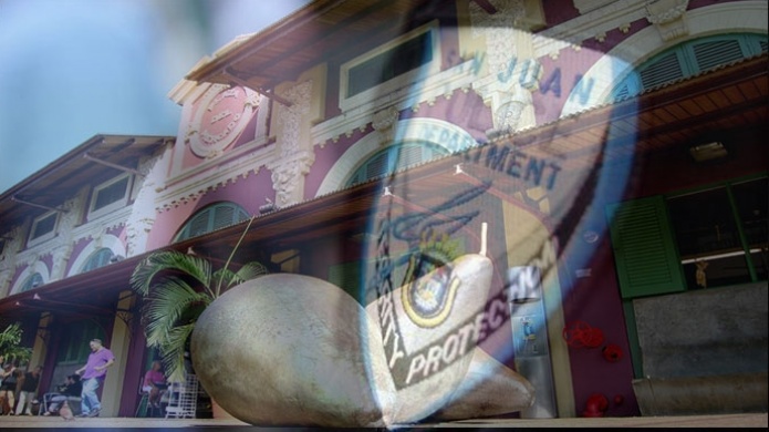 Arrestan turista que le dio un puño en la cara a mujer policía en la placita de Santurce 