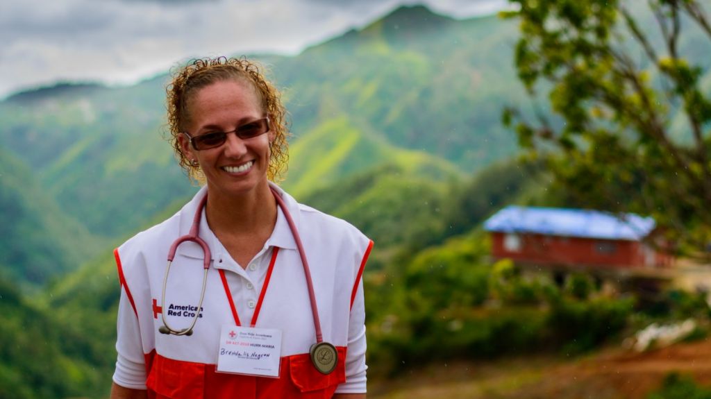  Se iluminan de rojo por m&aacute;s de 2,200 voluntarios en el D&iacute;a Mundial de la Cruz Roja 