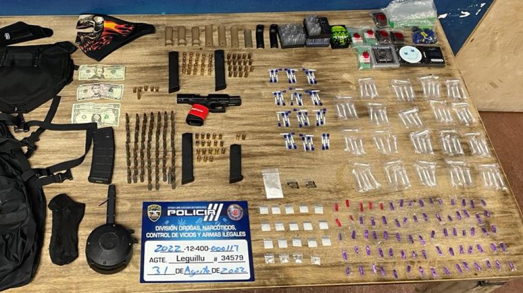  Ocupan en Fajardo drogas y armas dentro de un auto robado 