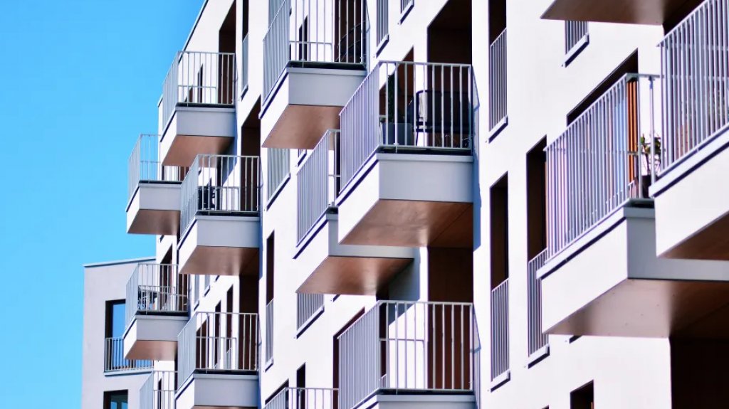  Hombre lanzó desde séptimo piso a novio de su hija tras descubrir que durmieron juntos 