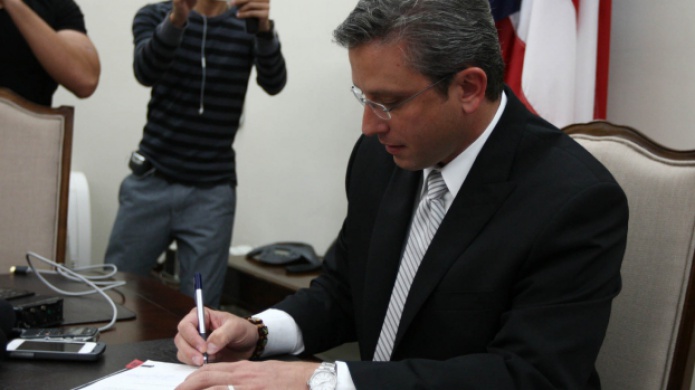 Llego el "Cantazo"  Gobernador firma la "crudita"