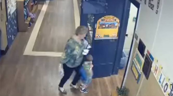 Video: Maestra es arrestada por empujar a niÃ±o con capacidades especiales