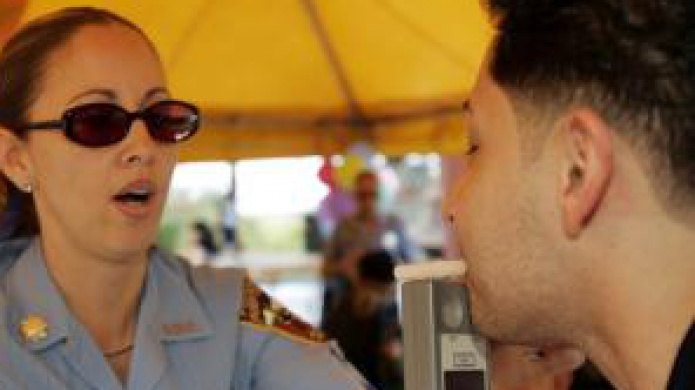 50 dÃ³lares de multa por cada centÃ©sima adicional sobre el lÃ­mite de alcohol en la sangre 