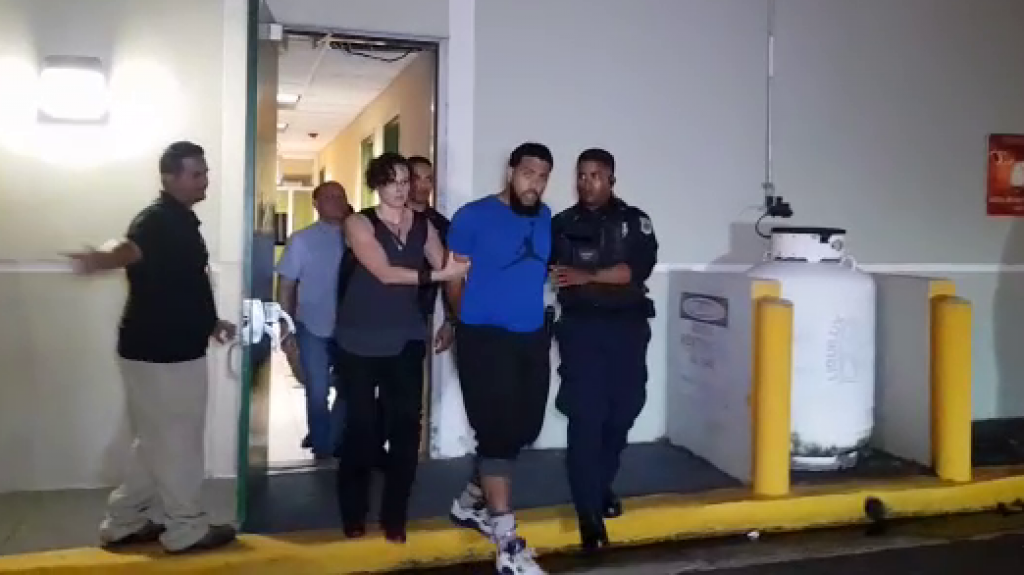 Video: Municipales de Carolina arrestan prófugo federal 