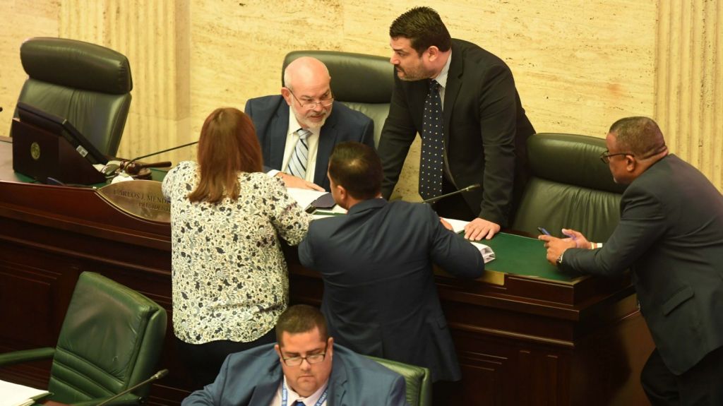  C&aacute;mara aprueba legislaci&oacute;n para ayudar a la econom&iacute;a en emergencia COVID-19 