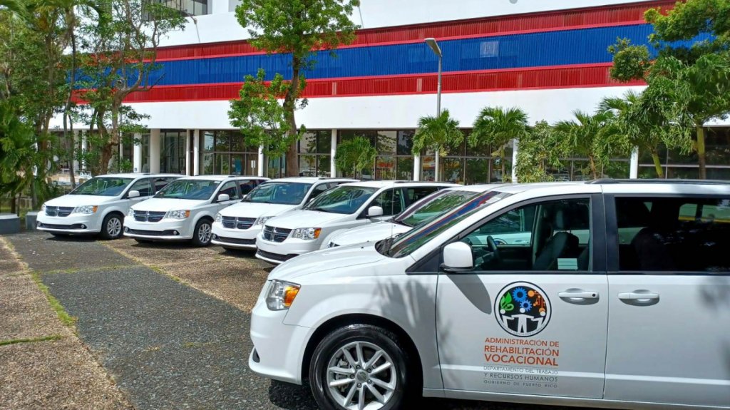  Administraci&oacute;n de Rehabilitaci&oacute;n Vocacional entrega nueva flota vehicular para reforzar sus servicios 
