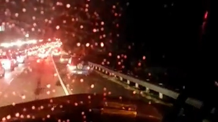 Video: Tapon a esta hora en expreso 52