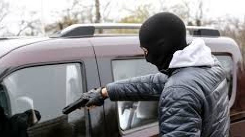  Camioneta hurtada en carjacking en Bayam&oacute;n la usaron para robarse otro veh&iacute;culo en Manat&iacute; 