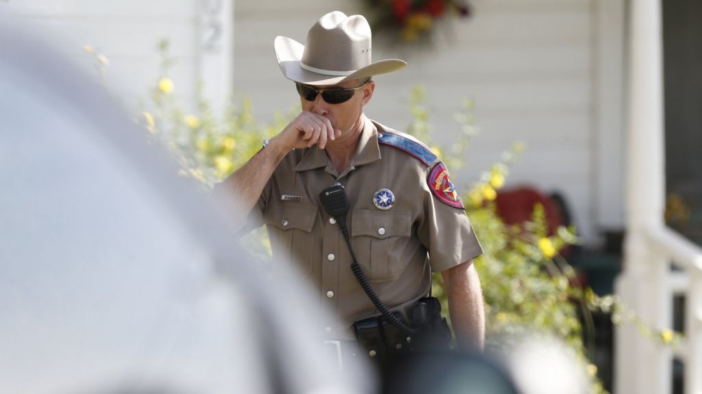  Suspenden a un polic&iacute;a en Texas por apuntar con su pistola contra unos ni&ntilde;os 