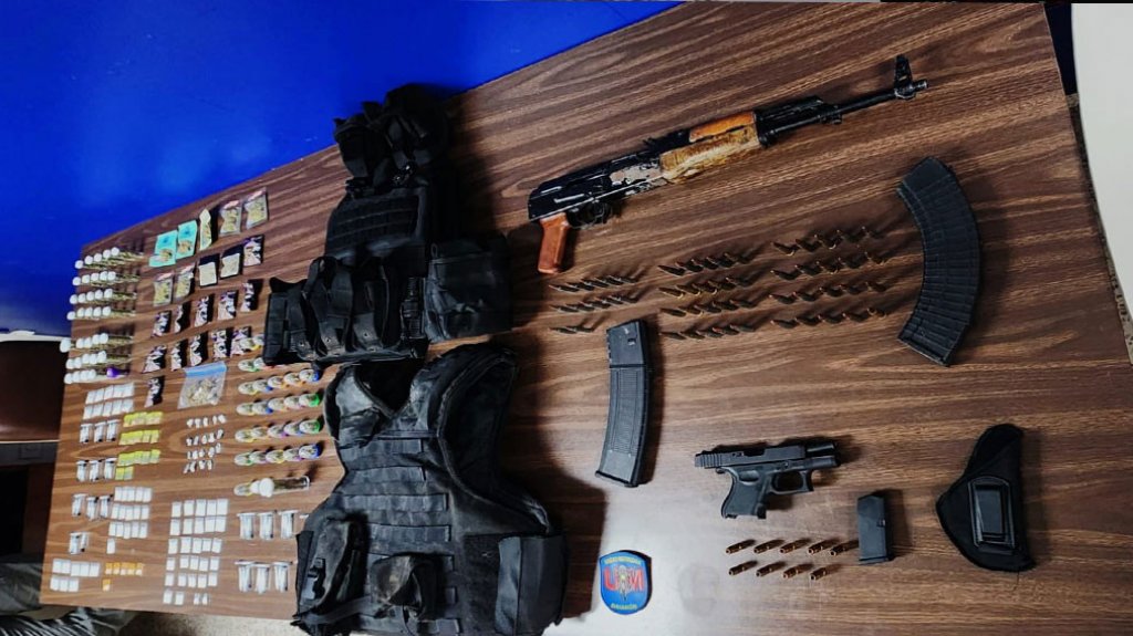  Agentes de la UM de Bayam&oacute;n ocupan armas y drogas 