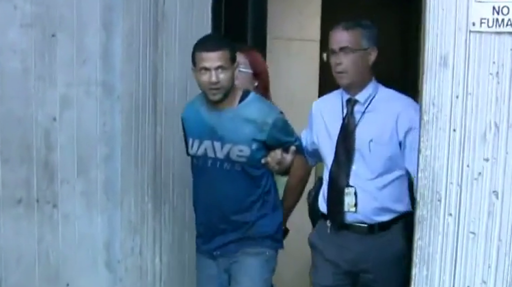  Video: Acusan a mec&aacute;nico en San Juan por asesinato tras discusi&oacute;n por auto en el residencial Luis Llorens Torres 