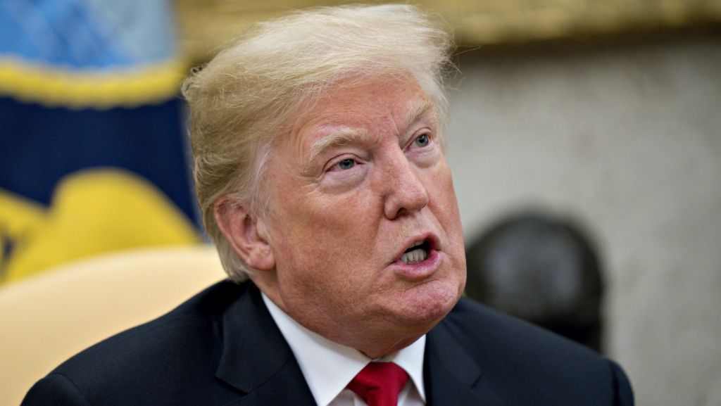  Trump ordena al FBI que investigue a su nominado al Supremo por acusaciones 