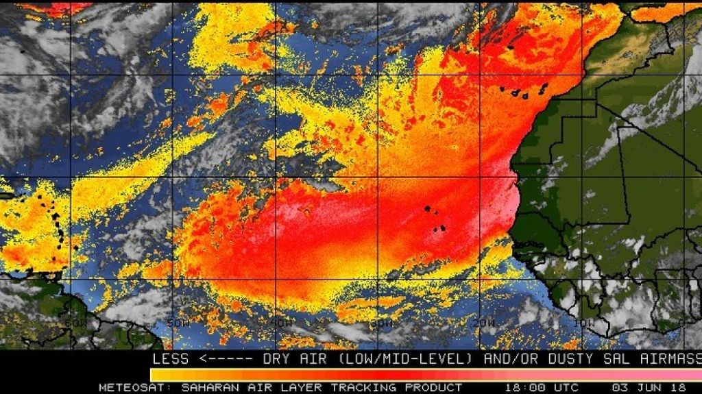  Intenso calor y bruma se manifiestan a trav&eacute;s de la isla 