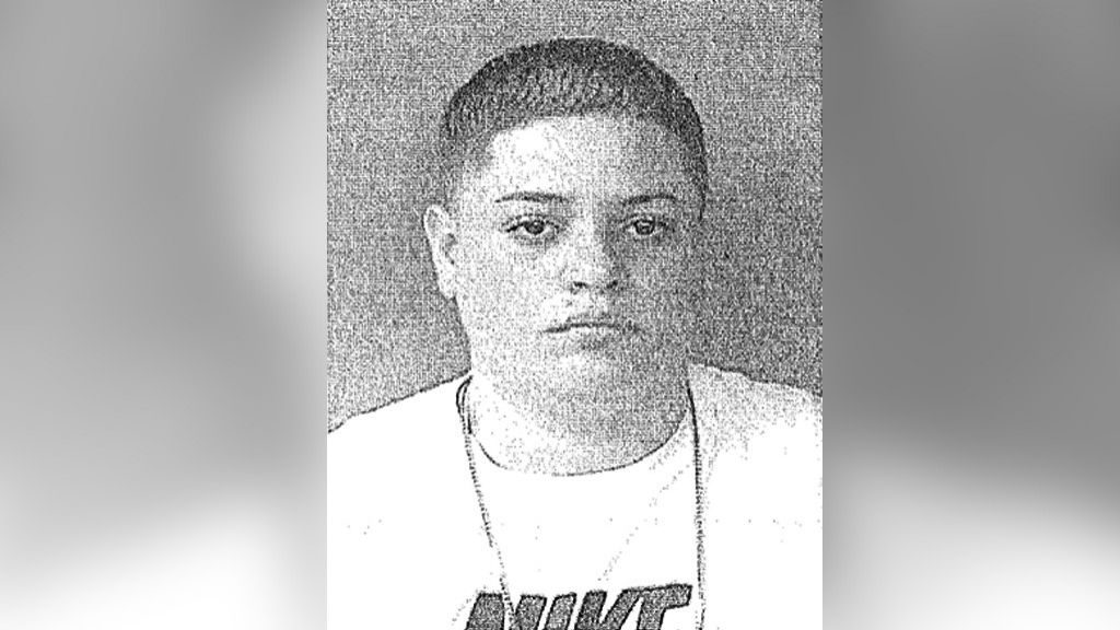  Arrestan cajera de gasolinera que rob&oacute; m&aacute;s de 4 mil a las tarjetas de los clientes 